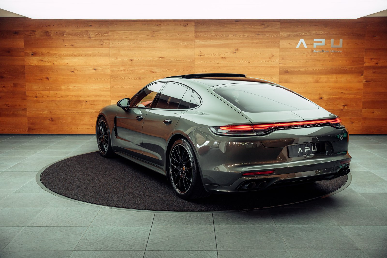 PORSCHE Panamera GTS PDK Aventuringrün, Petrol, Second hand / Used, Automatic - 4