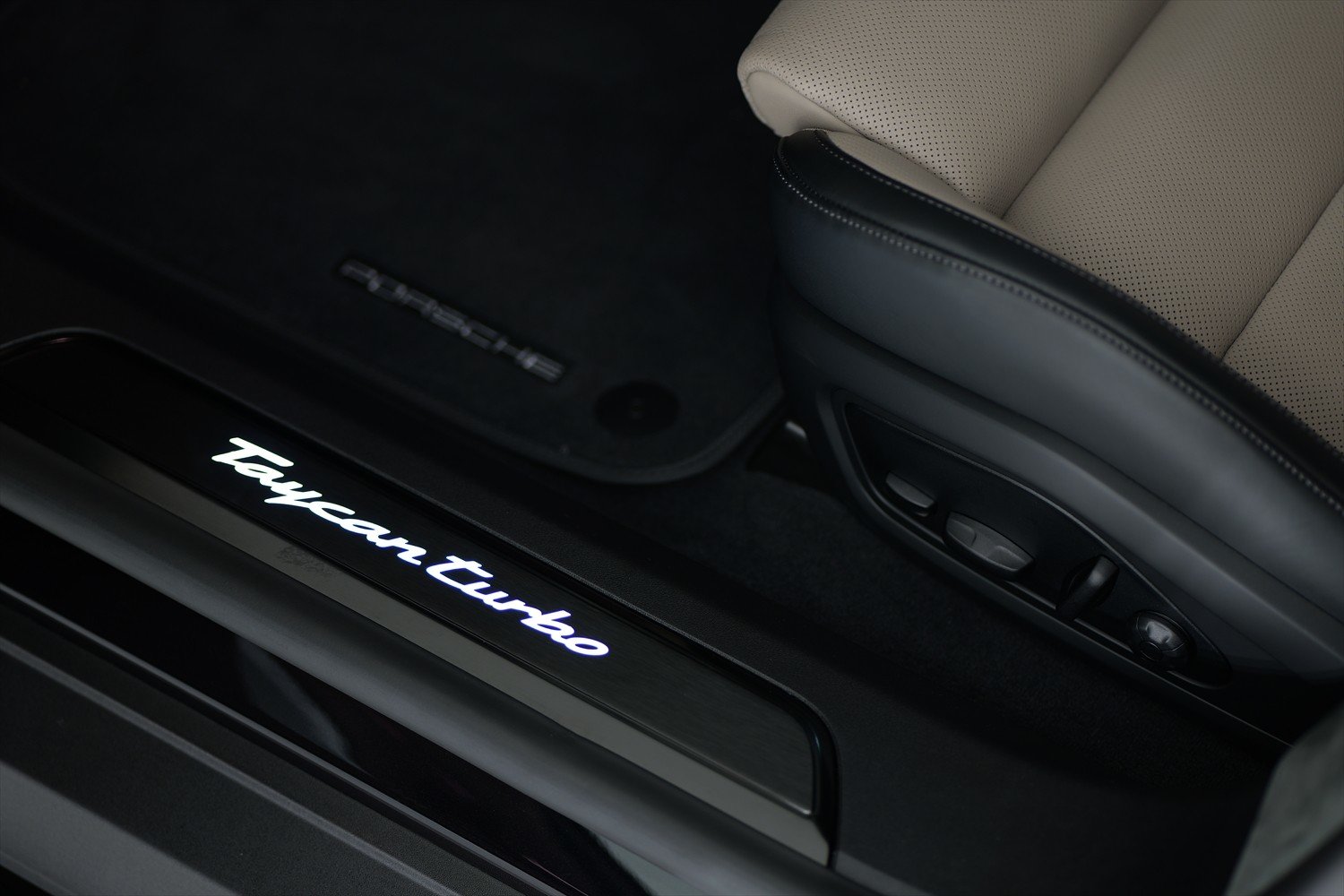 PORSCHE Taycan Cr. Tur Turb104kWh, Électrique, Occasion / Utilisé, Automatique - 4