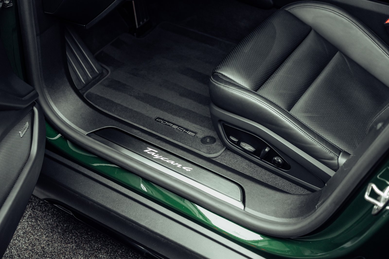 PORSCHE Taycan 4 Cross Turismo Performance Batterie Plus 105, Elektro, Occasion / Gebraucht, Automatik - 7