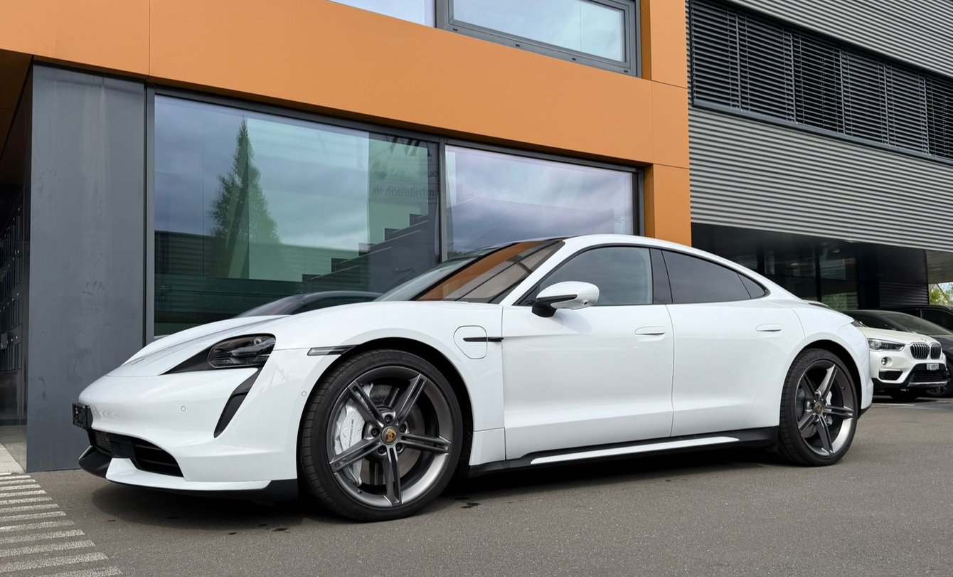 PORSCHE Taycan Turbo