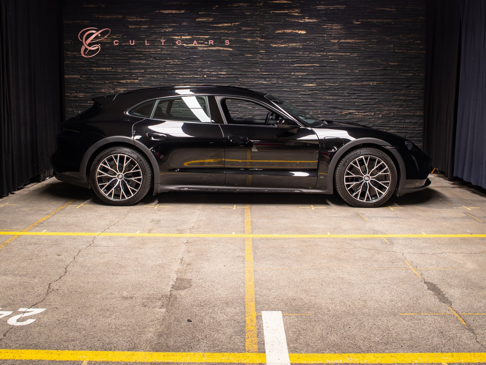 PORSCHE Taycan 4 Cross Turismo
