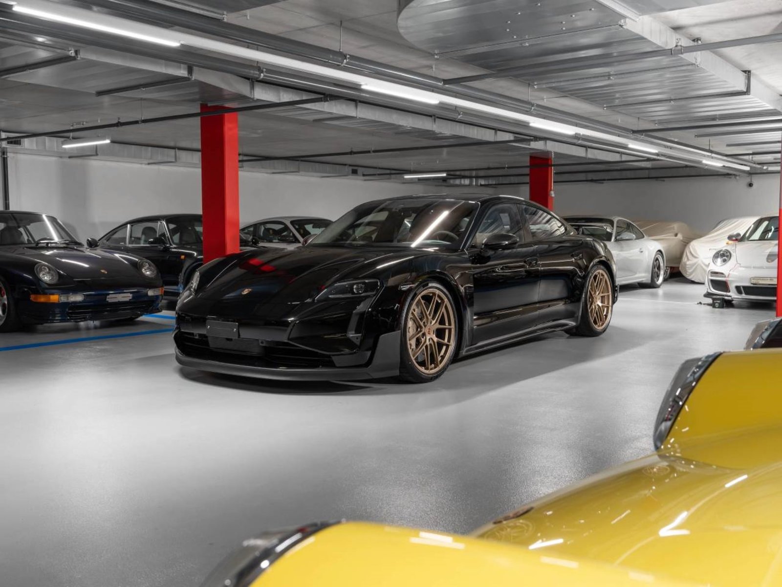 PORSCHE Taycan Turbo GT avec Paquet-Weissach
