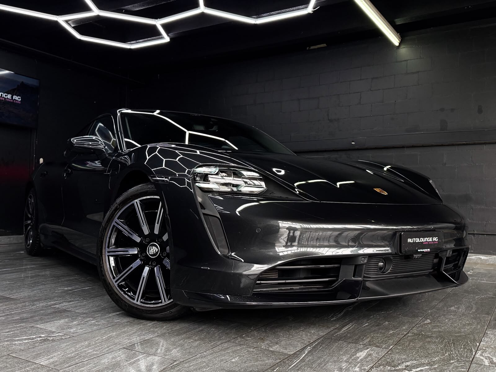 PORSCHE Taycan Turbo