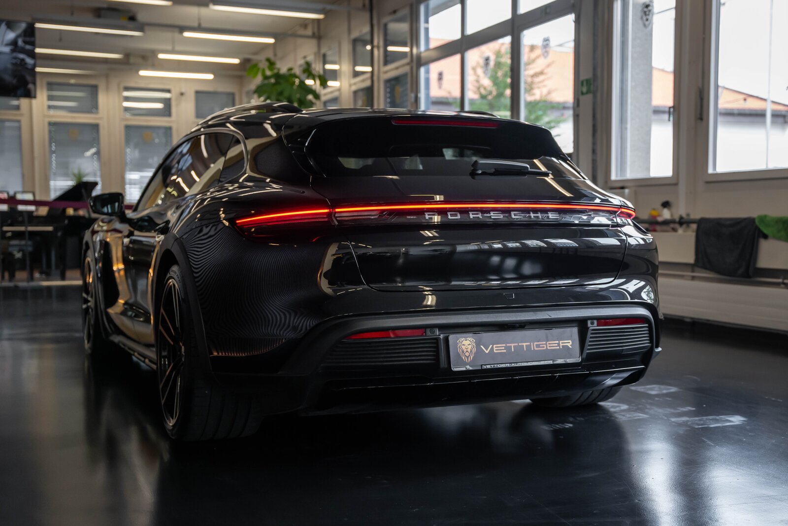 PORSCHE Taycan 4 Cross Turismo, Electric, Used, Automatic - 4
