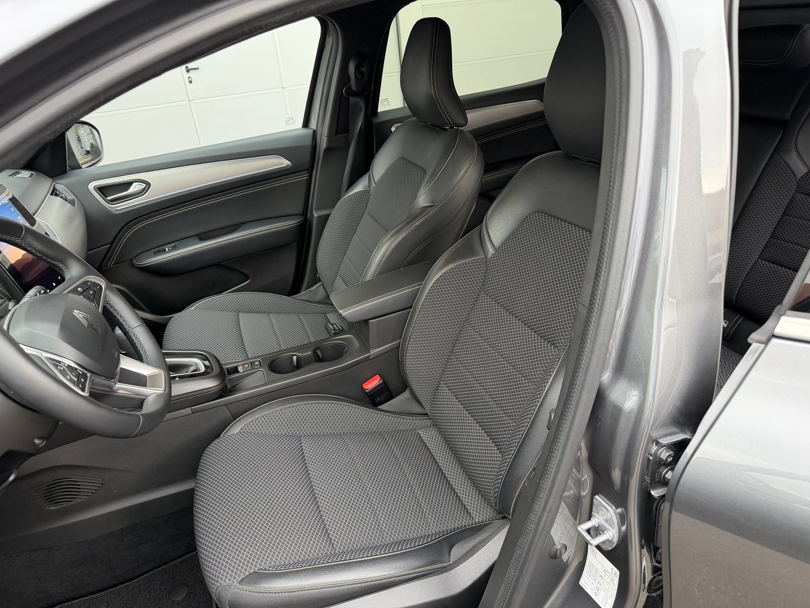 RENAULT Arkana 1.3 TCe techno EDC, Mild-Hybrid Benzin/Elektro, Occasion / Gebraucht, Automatik - 6
