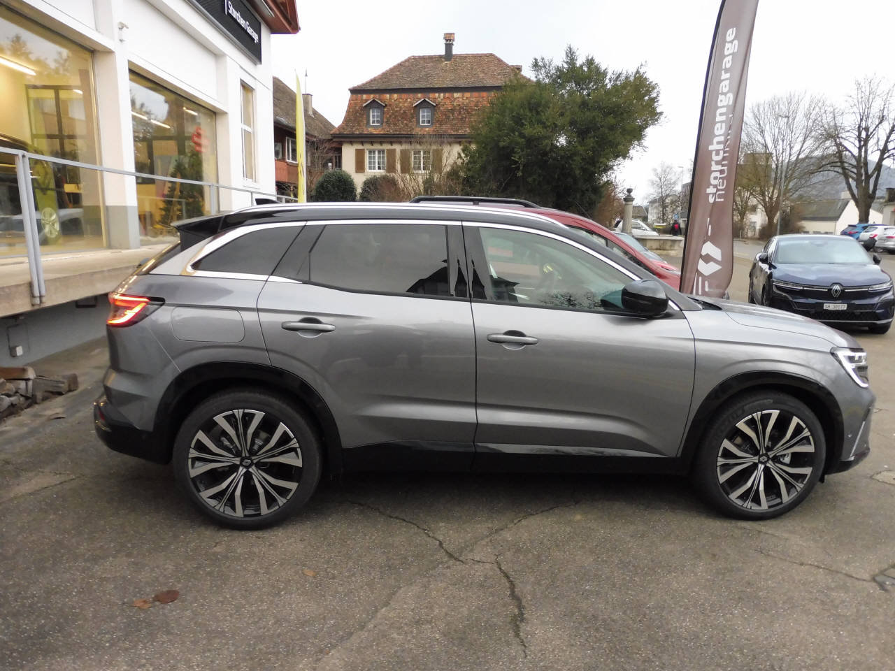 RENAULT Austral 1.2 E-Tech iconic, Full-Hybrid Petrol/Electric, Second hand / Used, Automatic - 2