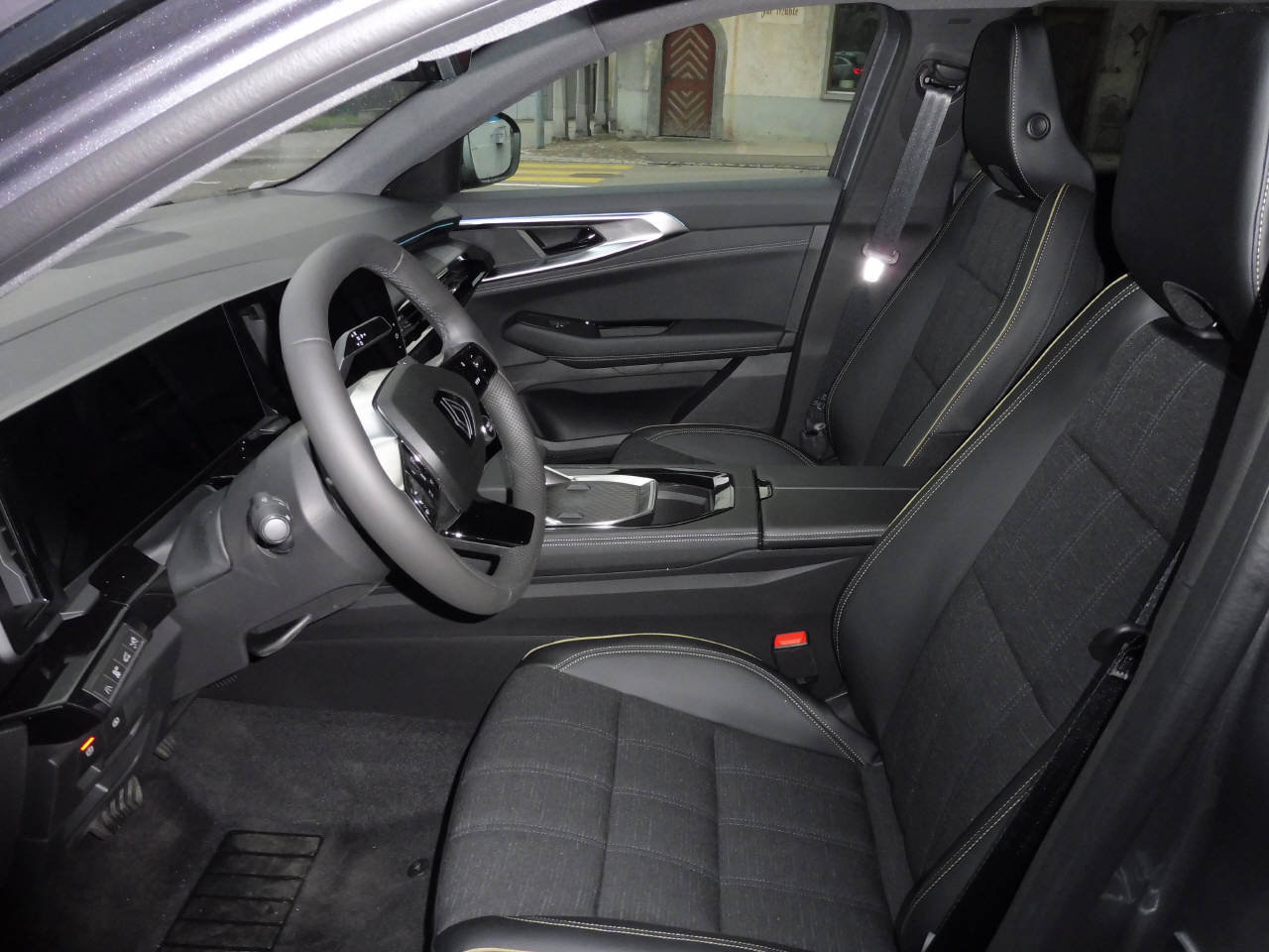 RENAULT Austral 1.2 E-Tech iconic, Full-Hybrid Petrol/Electric, Second hand / Used, Automatic - 4