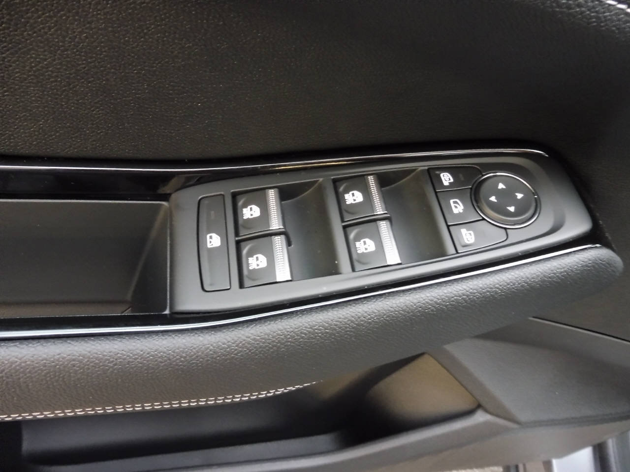 RENAULT Austral 1.2 E-Tech iconic, Full-Hybrid Petrol/Electric, Second hand / Used, Automatic - 5