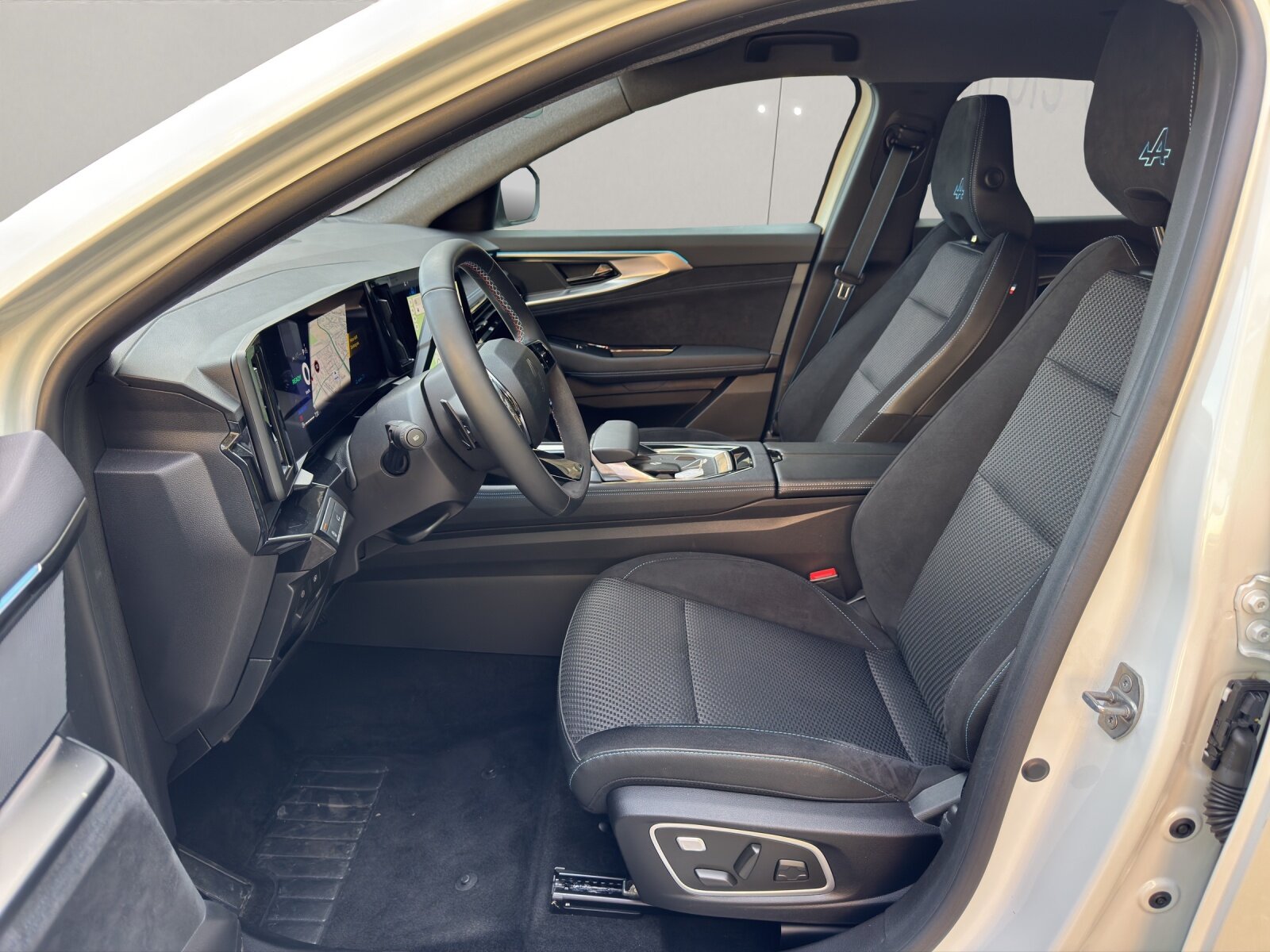 RENAULT Austral 1.2 E-Tech techno esprit Alpine, Voll-Hybrid Benzin/Elektro, Occasion / Gebraucht, Automatik - 6