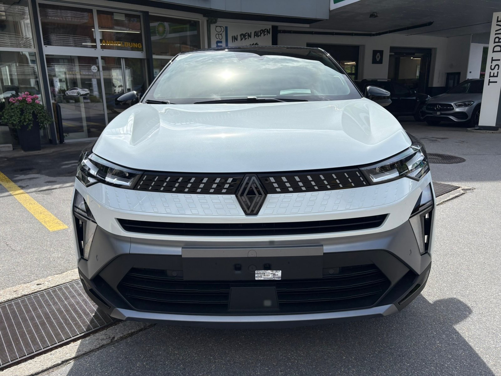 RENAULT Captur 1.8 E-Tech 160 Esprit Alpine, Full-Hybrid Petrol/Electric, New car, Automatic - 2