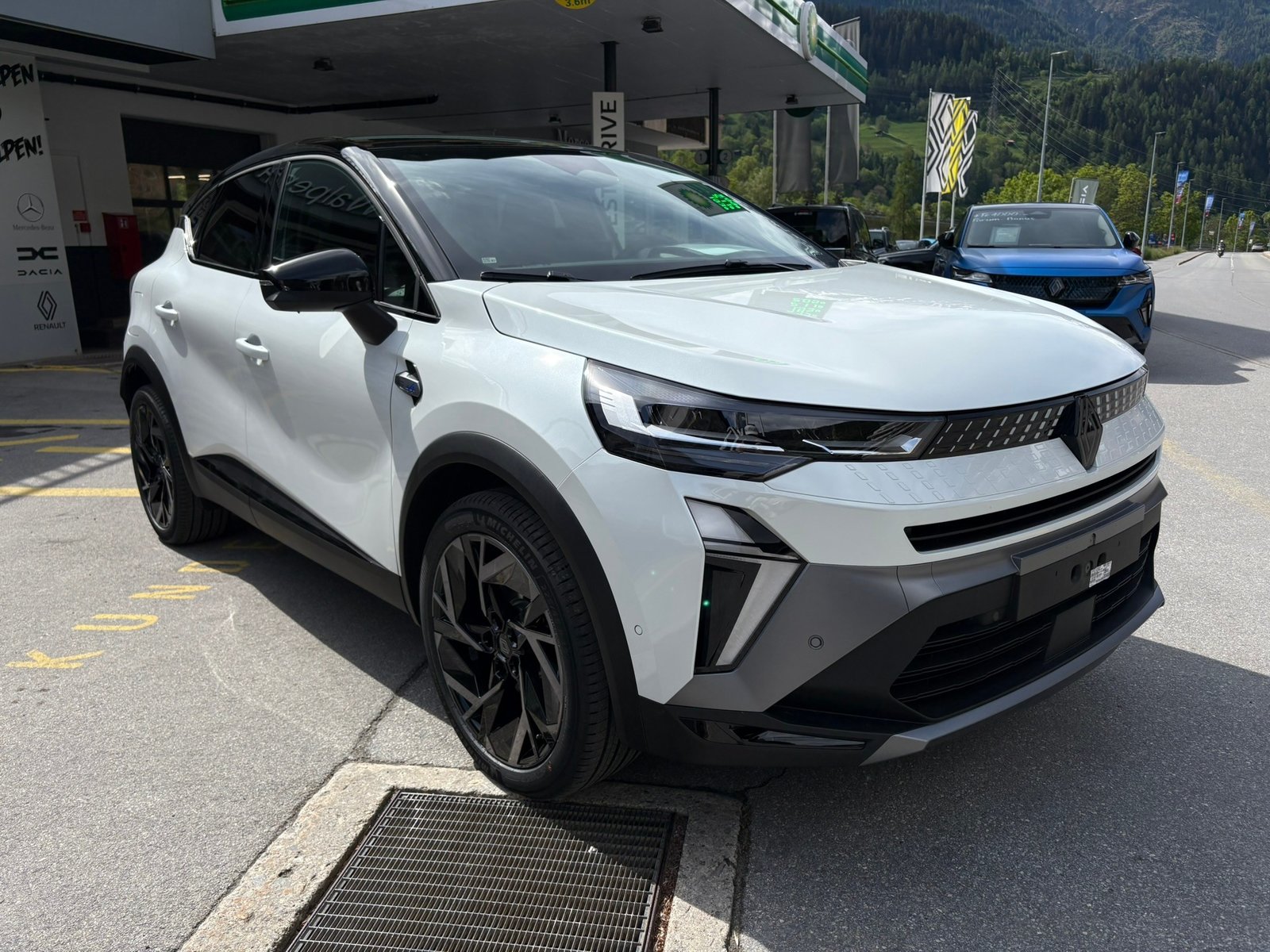 RENAULT Captur 1.8 E-Tech 160 Esprit Alpine, Full-Hybrid Petrol/Electric, New car, Automatic - 3