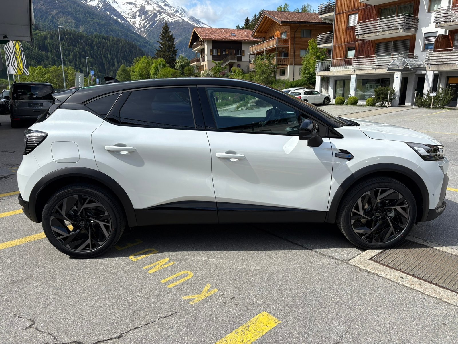 RENAULT Captur 1.8 E-Tech 160 Esprit Alpine, Full-Hybrid Petrol/Electric, New car, Automatic - 4