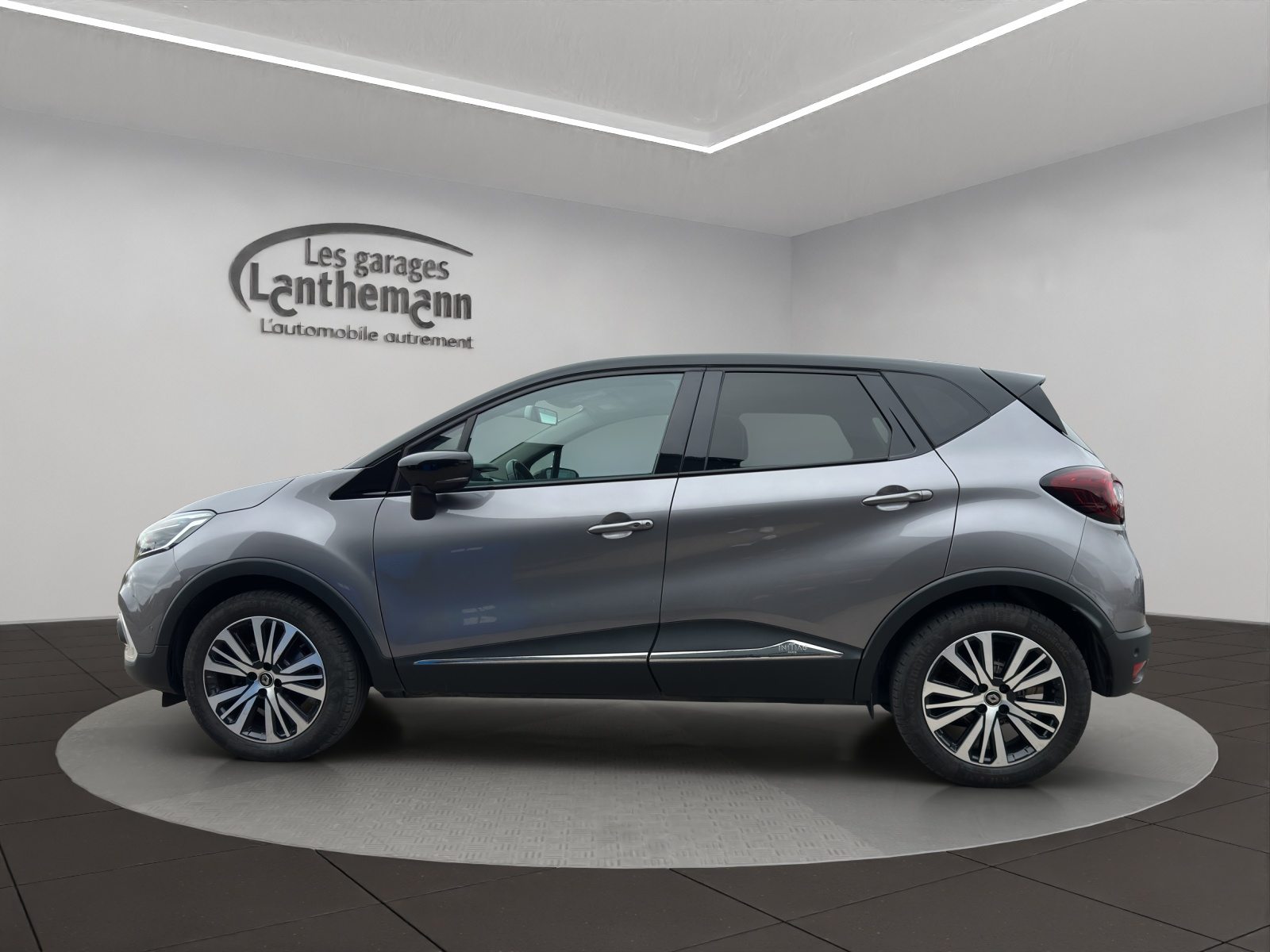 RENAULT Captur 1.3T InitialeParis, Petrol, Second hand / Used, Automatic - 2