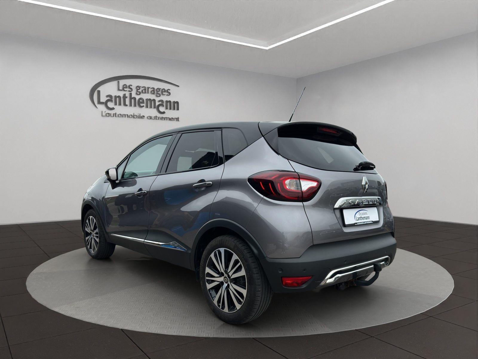 RENAULT Captur 1.3T InitialeParis, Petrol, Second hand / Used, Automatic - 3
