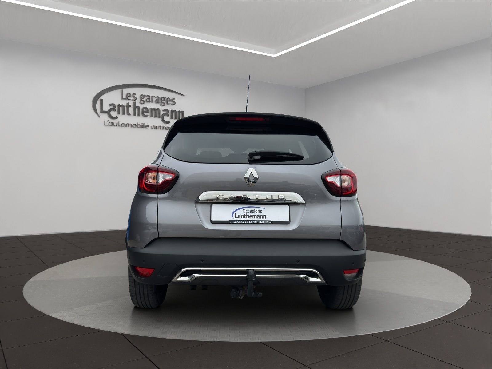 RENAULT Captur 1.3T InitialeParis, Petrol, Second hand / Used, Automatic - 4