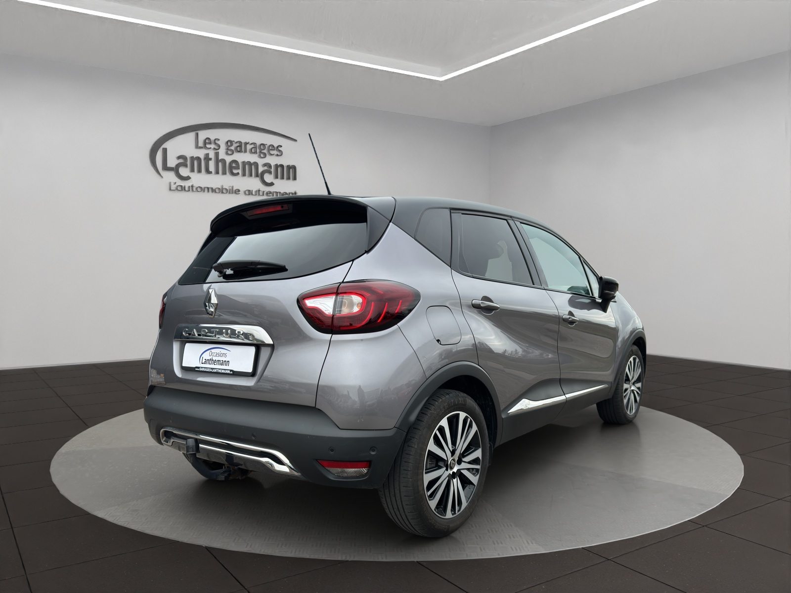 RENAULT Captur 1.3T InitialeParis, Petrol, Second hand / Used, Automatic - 5