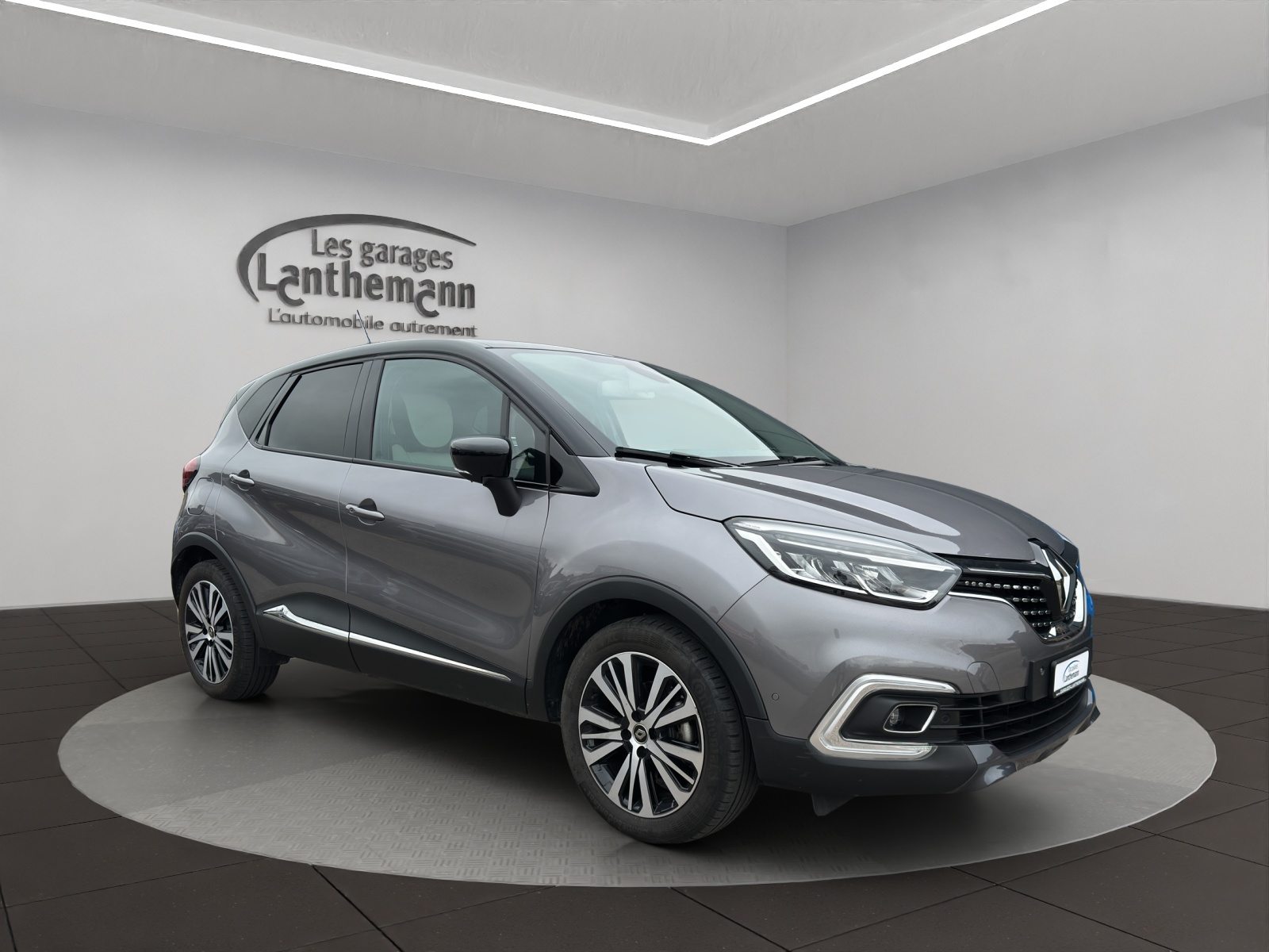 RENAULT Captur 1.3T InitialeParis, Petrol, Second hand / Used, Automatic - 6