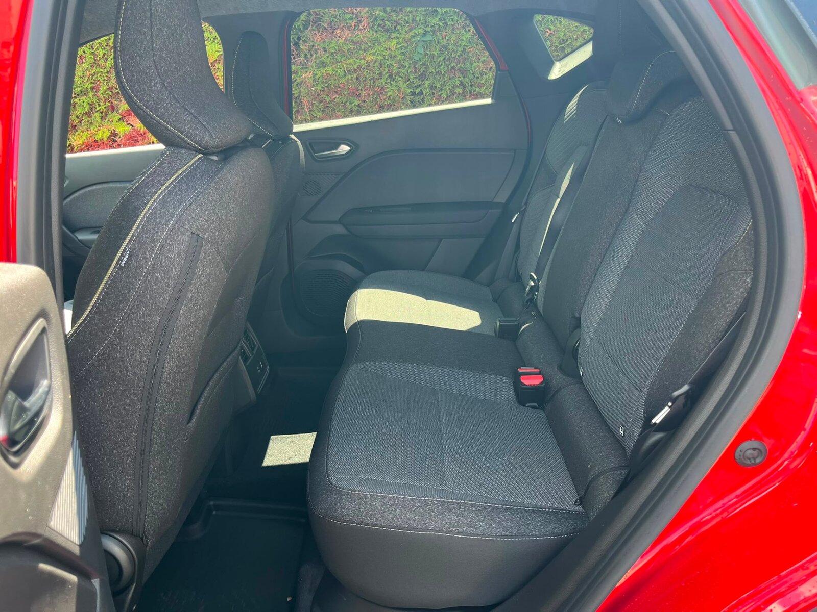 RENAULT CAPTUR FULL HYBRID E-TECH tech, Hybride Intégral Essence/Électricité, Véhicule neuf pré-immatriculé, Automatique - 7
