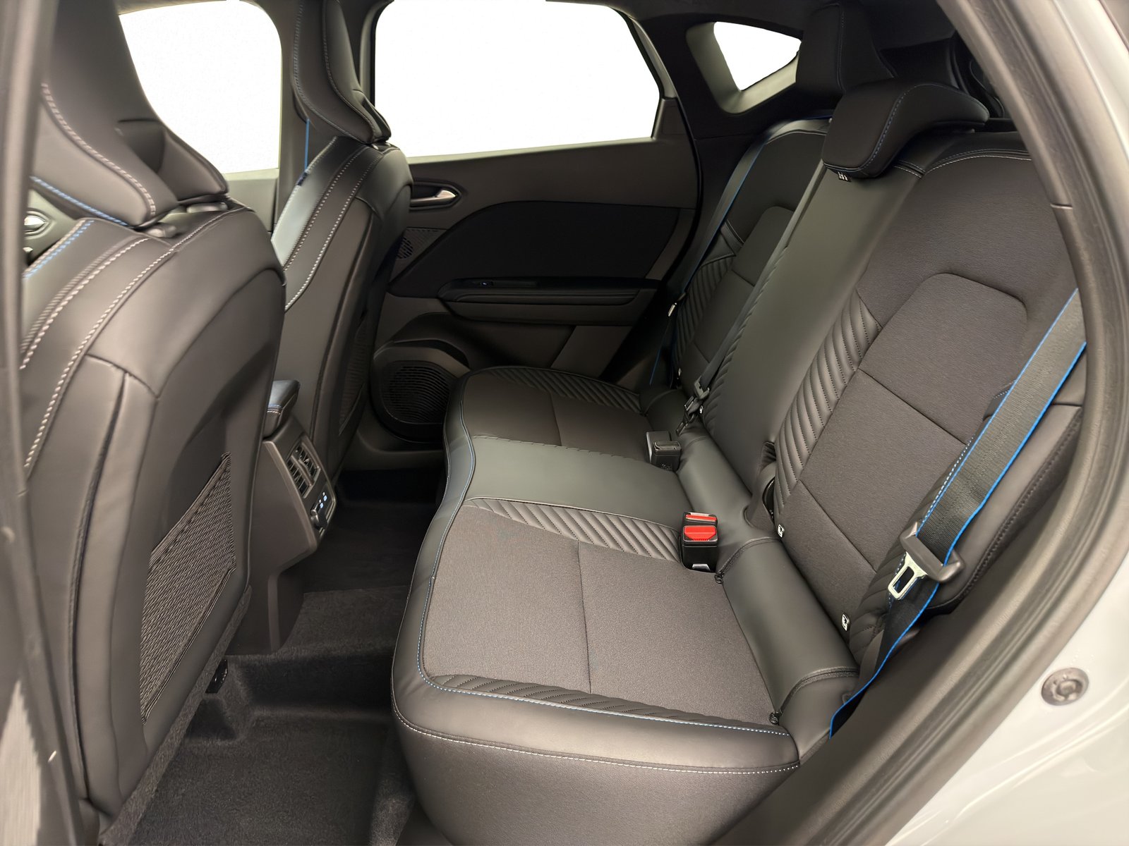RENAULT Captur 1.8 E-Tech esprit Alpine, Hybride Integrale Benzina/Elettrica, Auto nuove, Automatico - 4