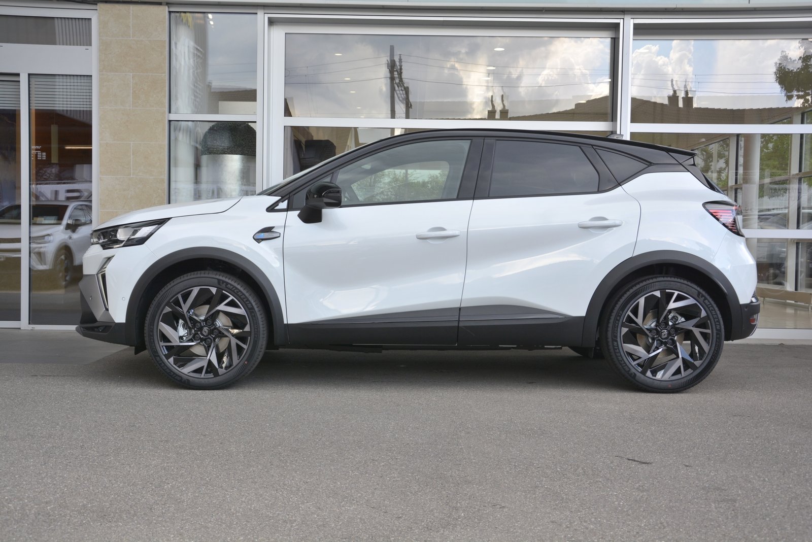RENAULT CAPTUR esprit Alpine full hybrid E-Tech 160, Full-Hybrid Petrol/Electric, New car, Automatic - 3
