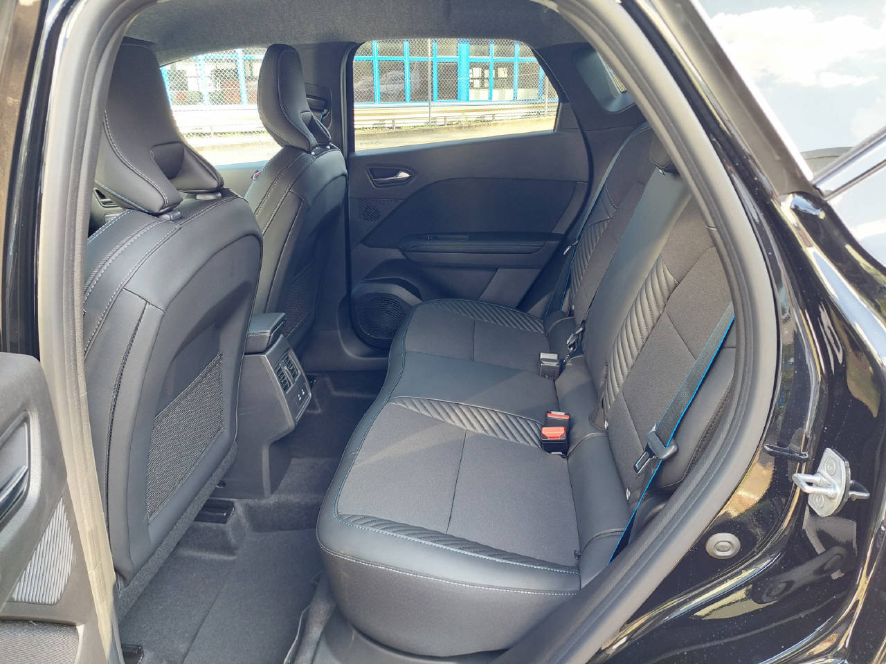 RENAULT Captur 1.8 E-Tech esprit Alpine 160, Voll-Hybrid Benzin/Elektro, Neuwagen, Automatik - 7