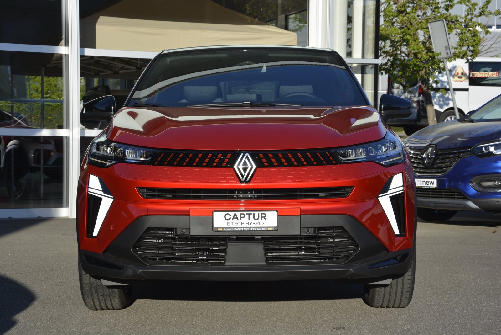 RENAULT CAPTUR techno full hybrid E-Tech 160, Full-Hybrid Petrol/Electric, New car, Automatic - 2