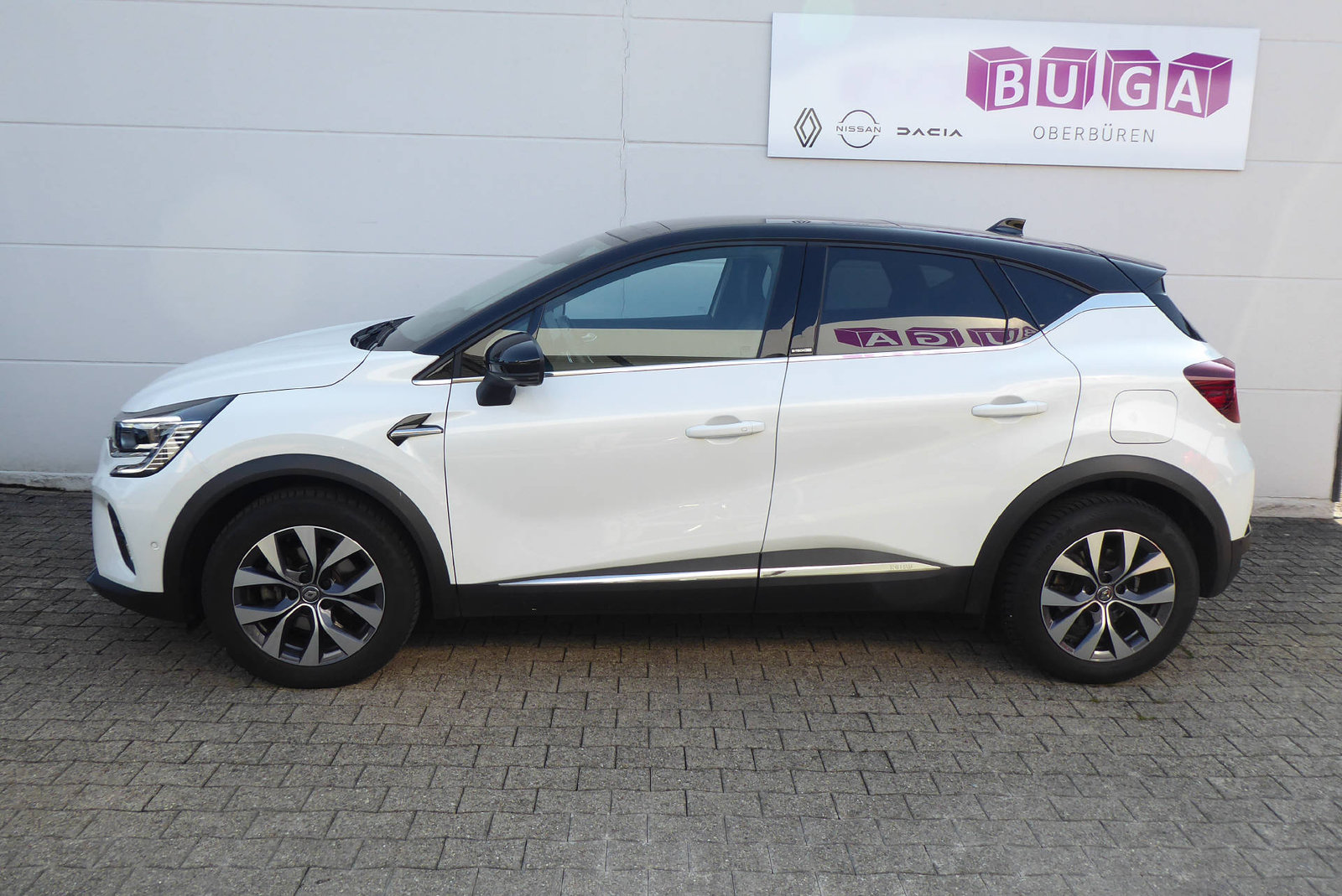 RENAULT Captur 1.6 E-Tech Plug-in Initiale, Plug-in-Hybrid Petrol/Electric, Second hand / Used, Automatic - 2