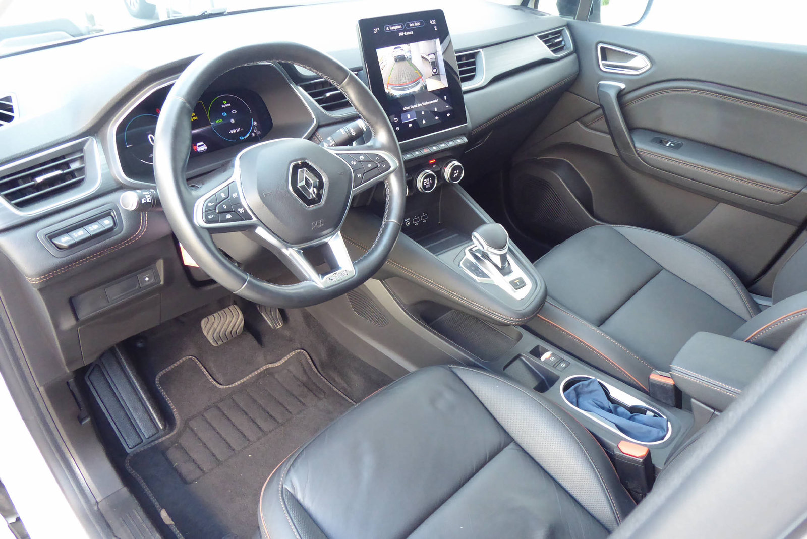 RENAULT Captur 1.6 E-Tech Plug-in Initiale, Plug-in-Hybrid Petrol/Electric, Second hand / Used, Automatic - 5