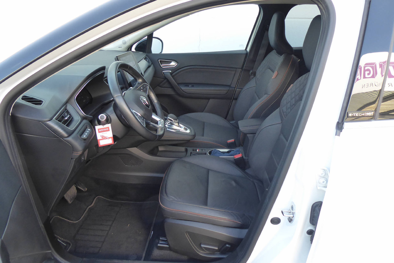 RENAULT Captur 1.6 E-Tech Plug-in Initiale, Plug-in-Hybrid Petrol/Electric, Second hand / Used, Automatic - 6