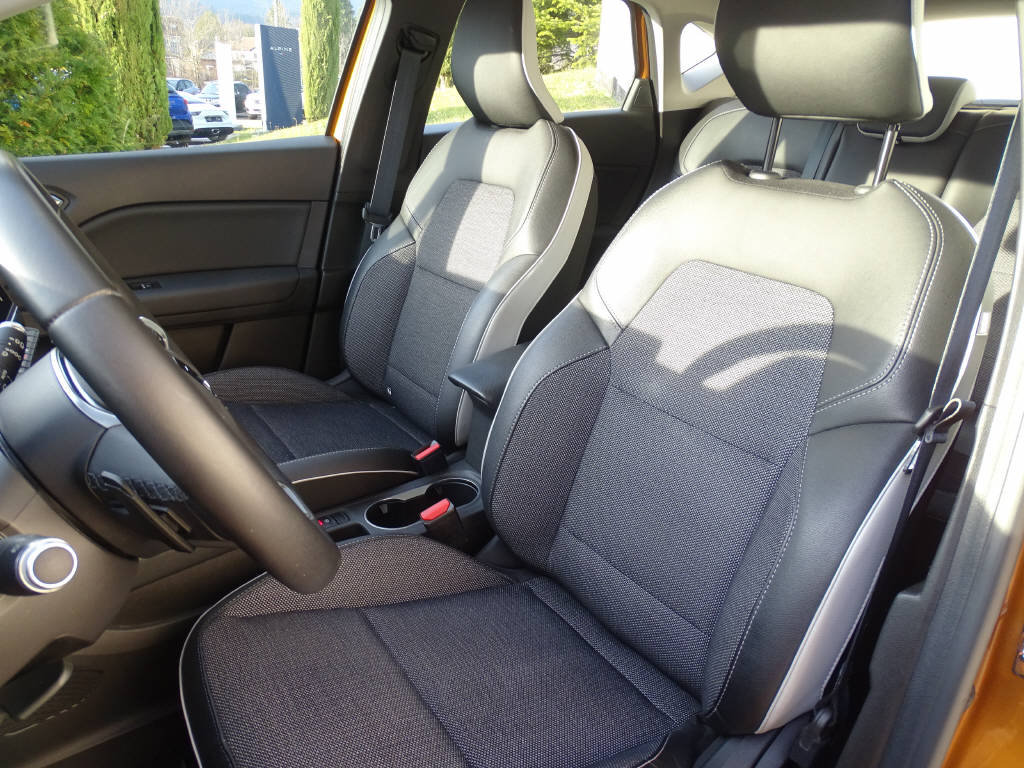 RENAULT Captur 1.3 TCe 140 Intens EDC, Mild-Hybrid Petrol/Electric, Second hand / Used, Automatic - 5