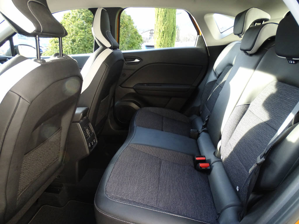 RENAULT Captur 1.3 TCe 140 Intens EDC, Mild-Hybrid Petrol/Electric, Second hand / Used, Automatic - 6