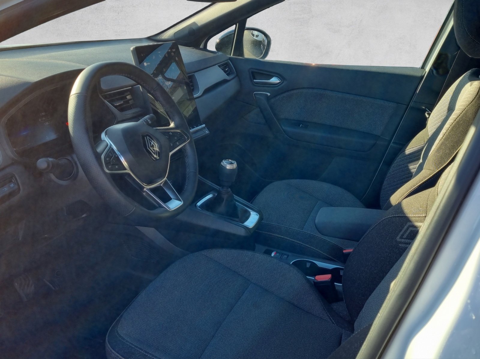 RENAULT Captur 1.3 TCe 140 techno, Mild-Hybrid Petrol/Electric, Second hand / Used, Manual - 7