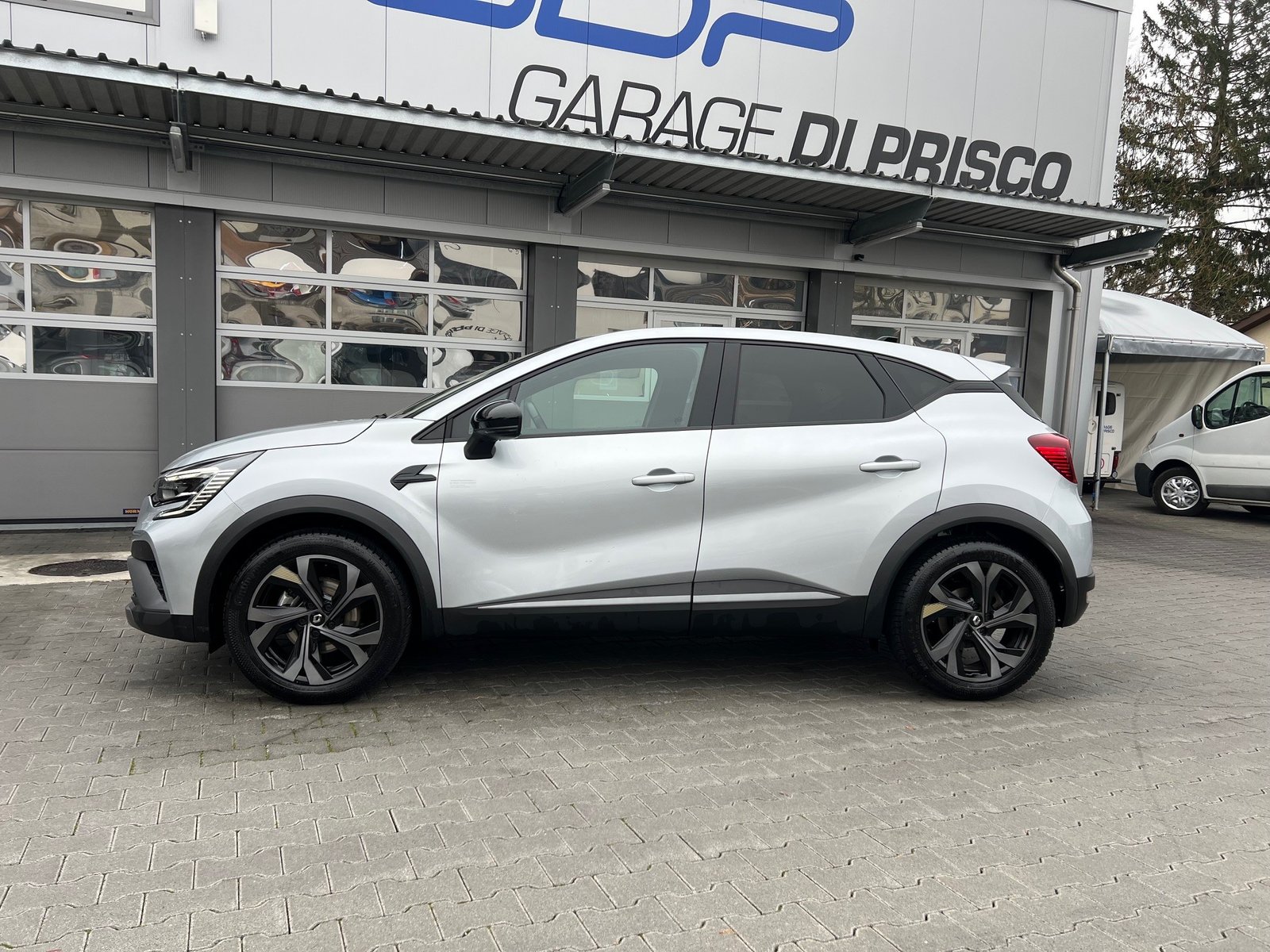 RENAULT Captur 1.6 E-Tech 145 E-Tech Engineered DHT, Full-Hybrid Petrol/Electric, Second hand / Used, Automatic - 2