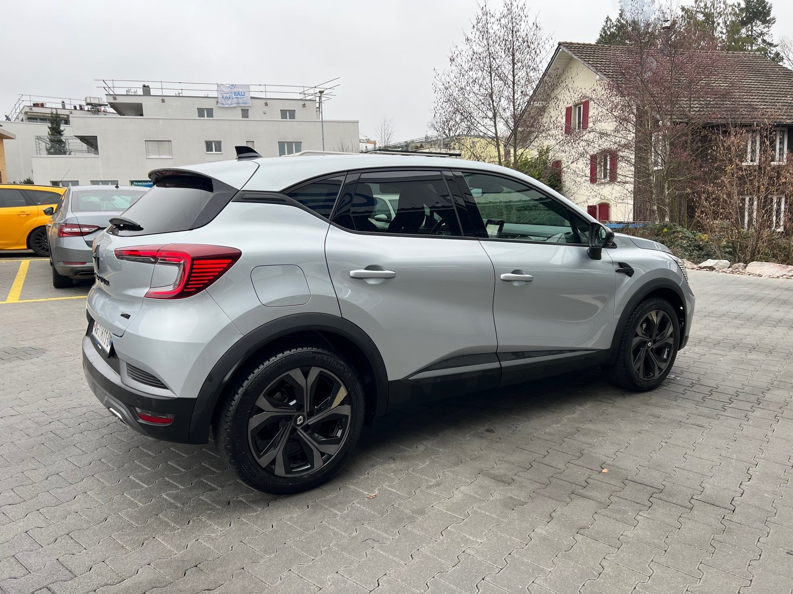 RENAULT Captur 1.6 E-Tech 145 E-Tech Engineered DHT, Full-Hybrid Petrol/Electric, Second hand / Used, Automatic - 4