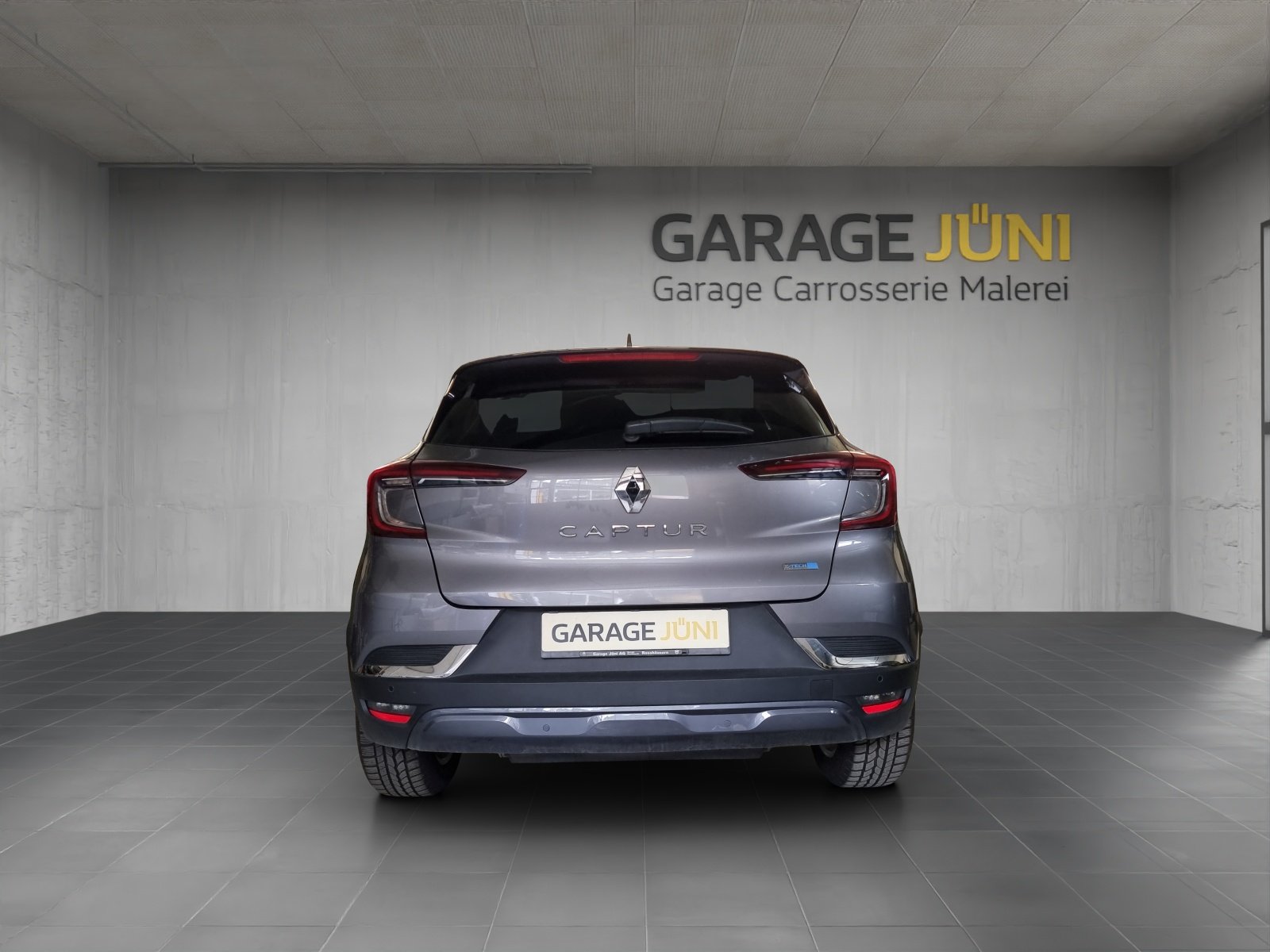 RENAULT Captur 1.6 E-Tech Plug-in Initiale, Plug-in-Hybrid Petrol/Electric, Second hand / Used, Automatic - 3