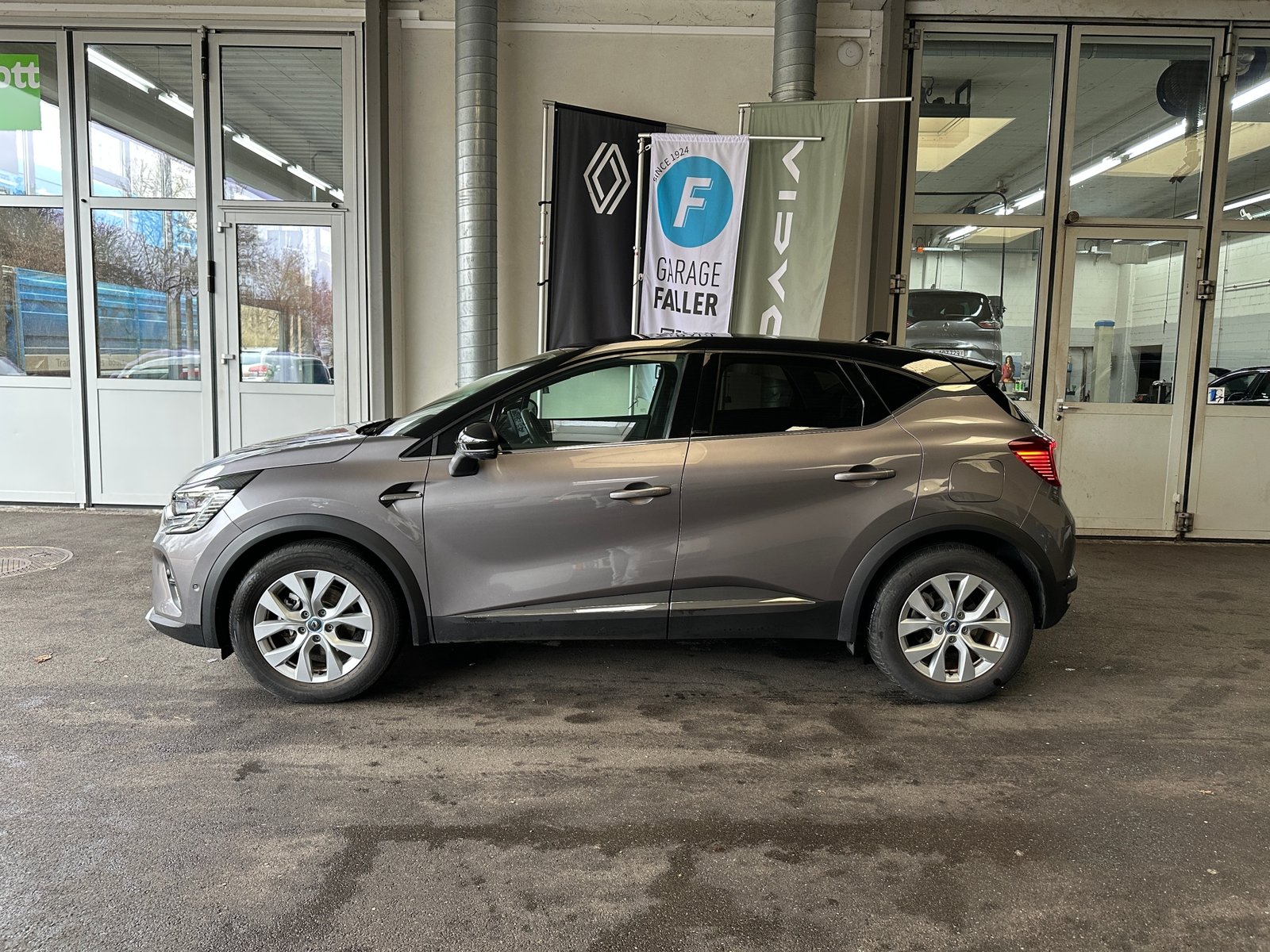 RENAULT Captur 1.6 E-Tech Plug-in Intens, Hybride Rechargeable Essence/Électricité, Occasion / Utilisé, Automatique - 2