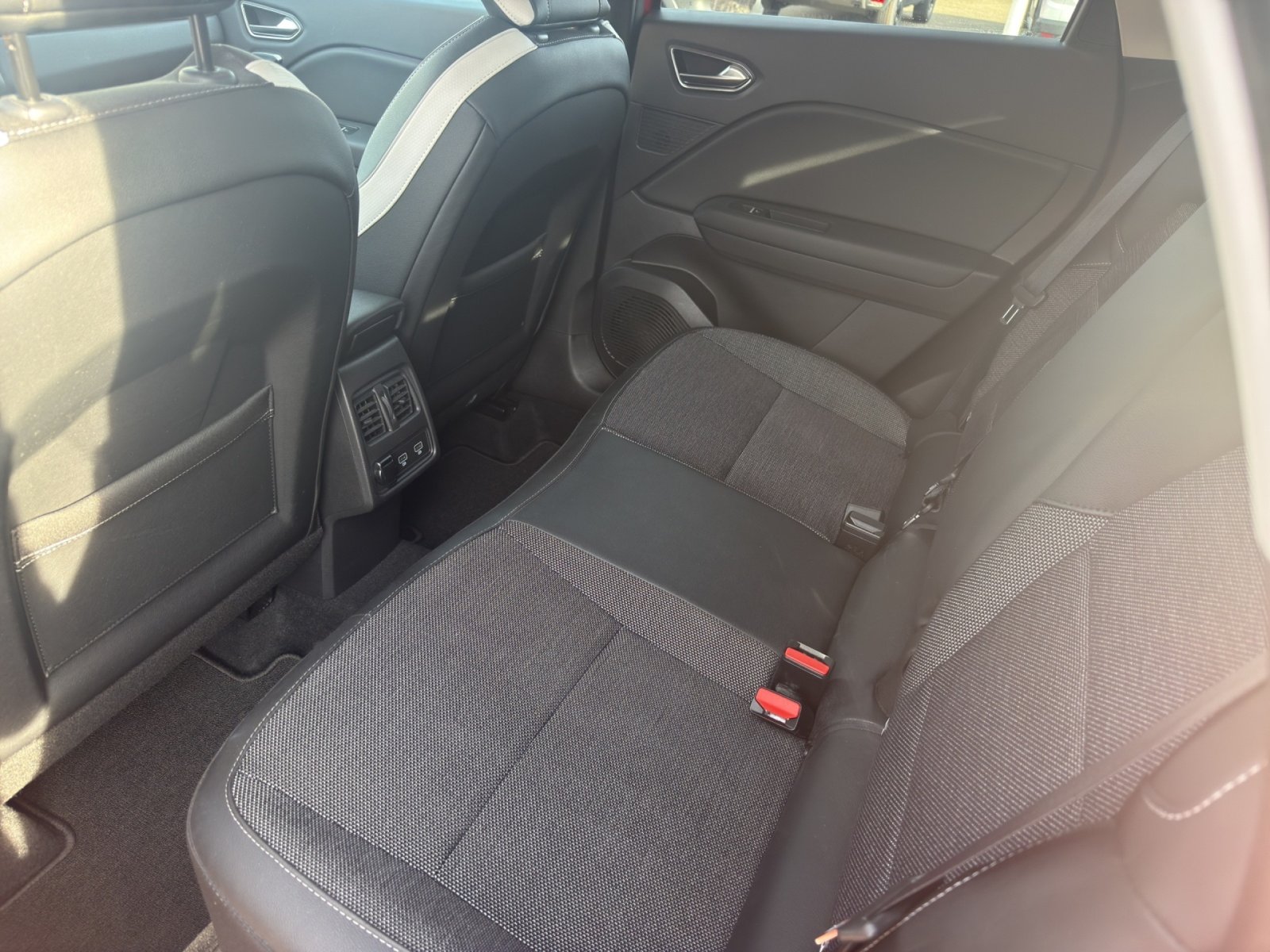 RENAULT Captur 1.6 E-Tech Plug-in Intens, Hybride Rechargeable Essence/Électricité, Occasion / Utilisé, Automatique - 7