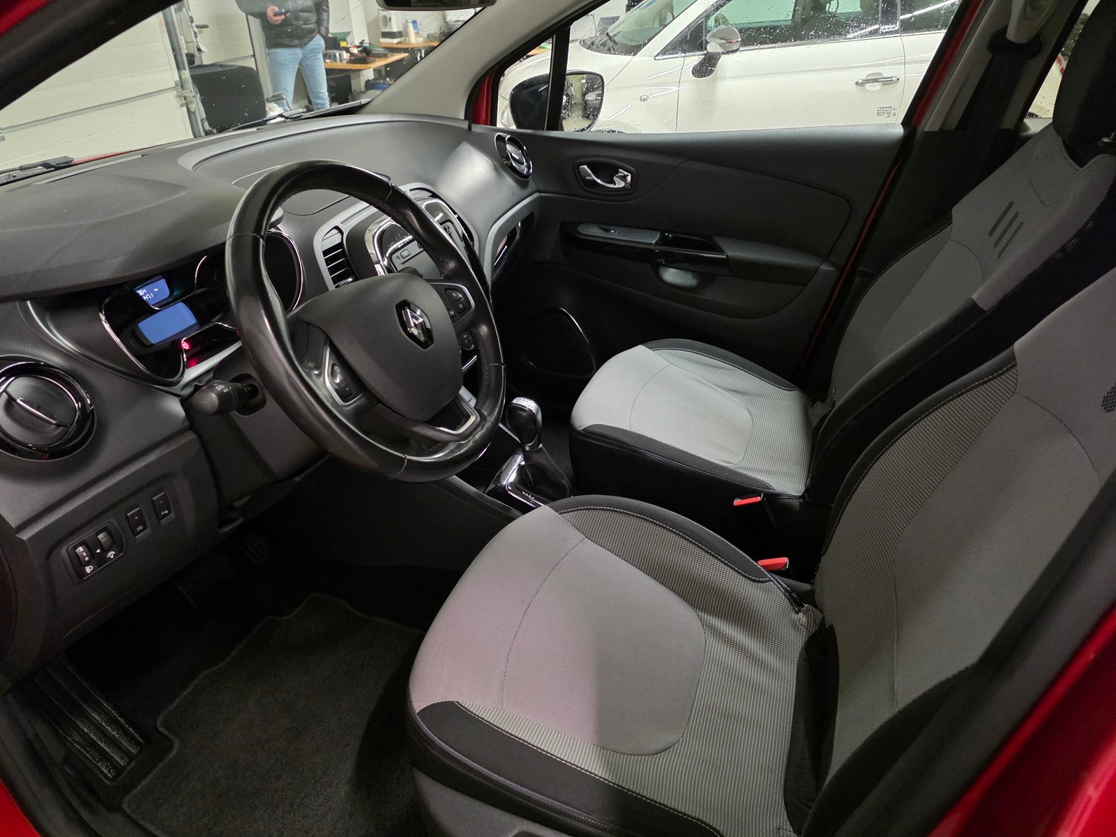 RENAULT Captur 1.5 dCi Intens EDC, Diesel, Occasion / Utilisé, Automatique - 4