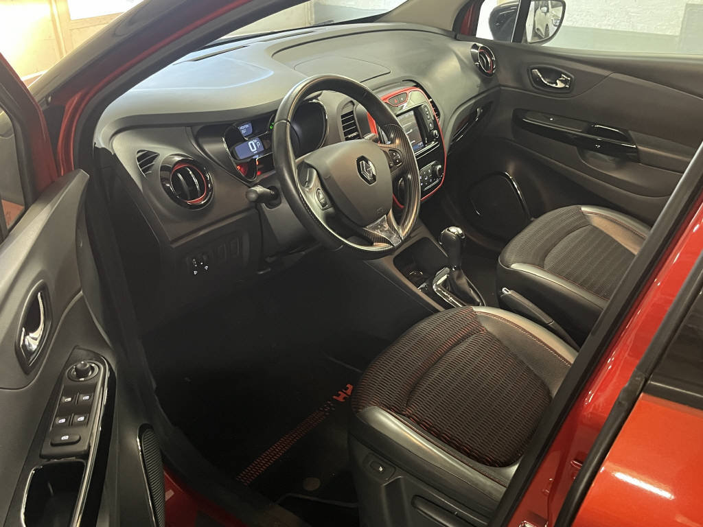 RENAULT Captur 1.2 TCe Helly Hansen EDC, Petrol, Second hand / Used, Automatic - 5