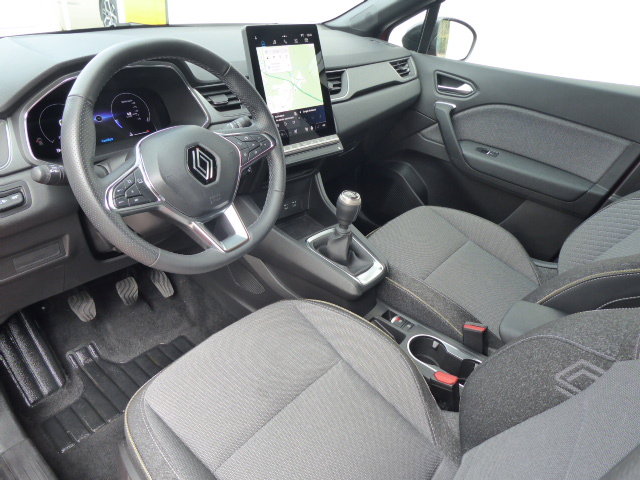 RENAULT Captur 1.3 TCe 140 techno, Mild-Hybrid Petrol/Electric, Second hand / Used, Manual - 5