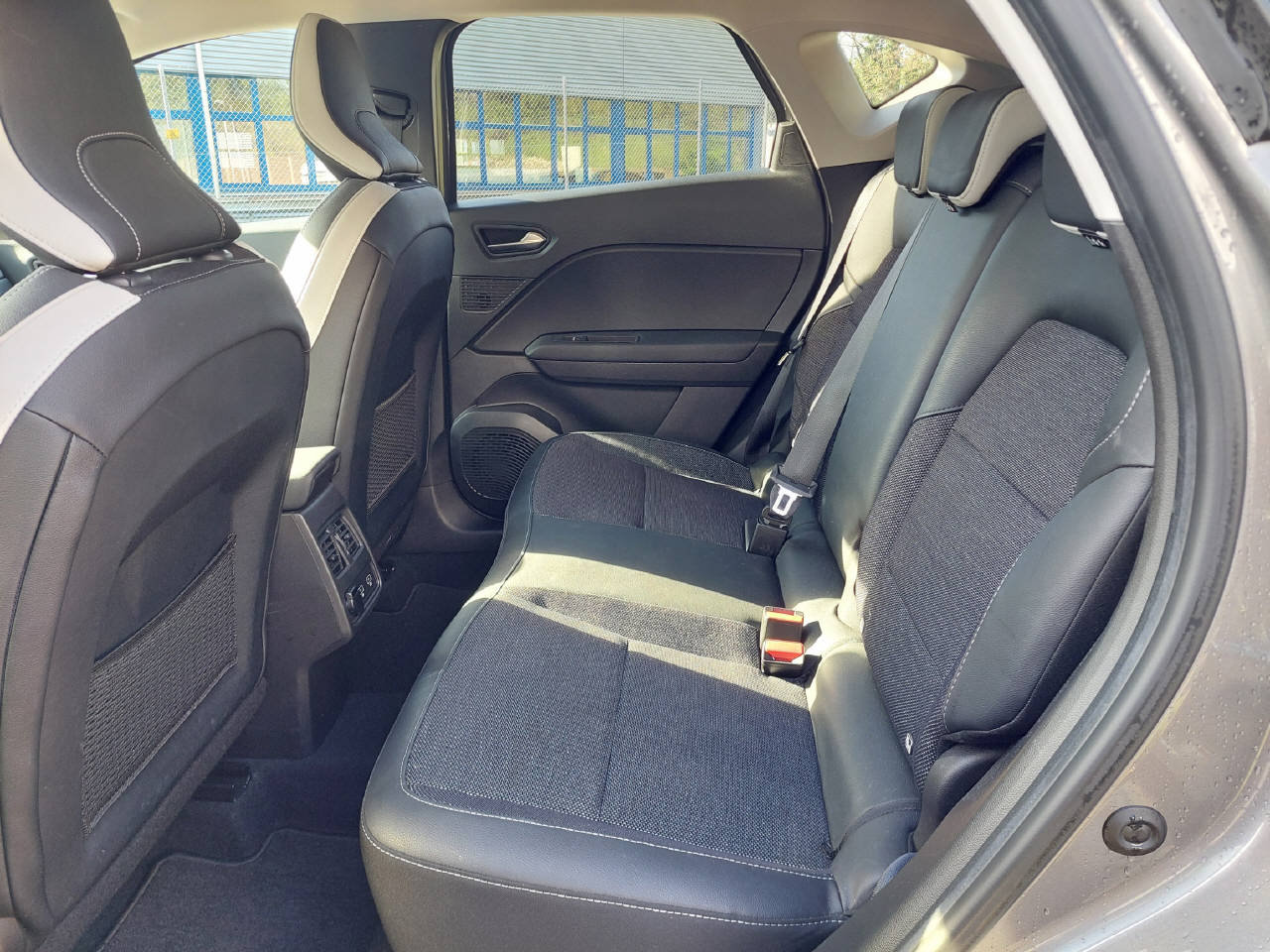RENAULT Captur 1.3 TCe 140 Intens EDC, Mild-Hybrid Benzin/Elektro, Occasion / Gebraucht, Automatik - 7
