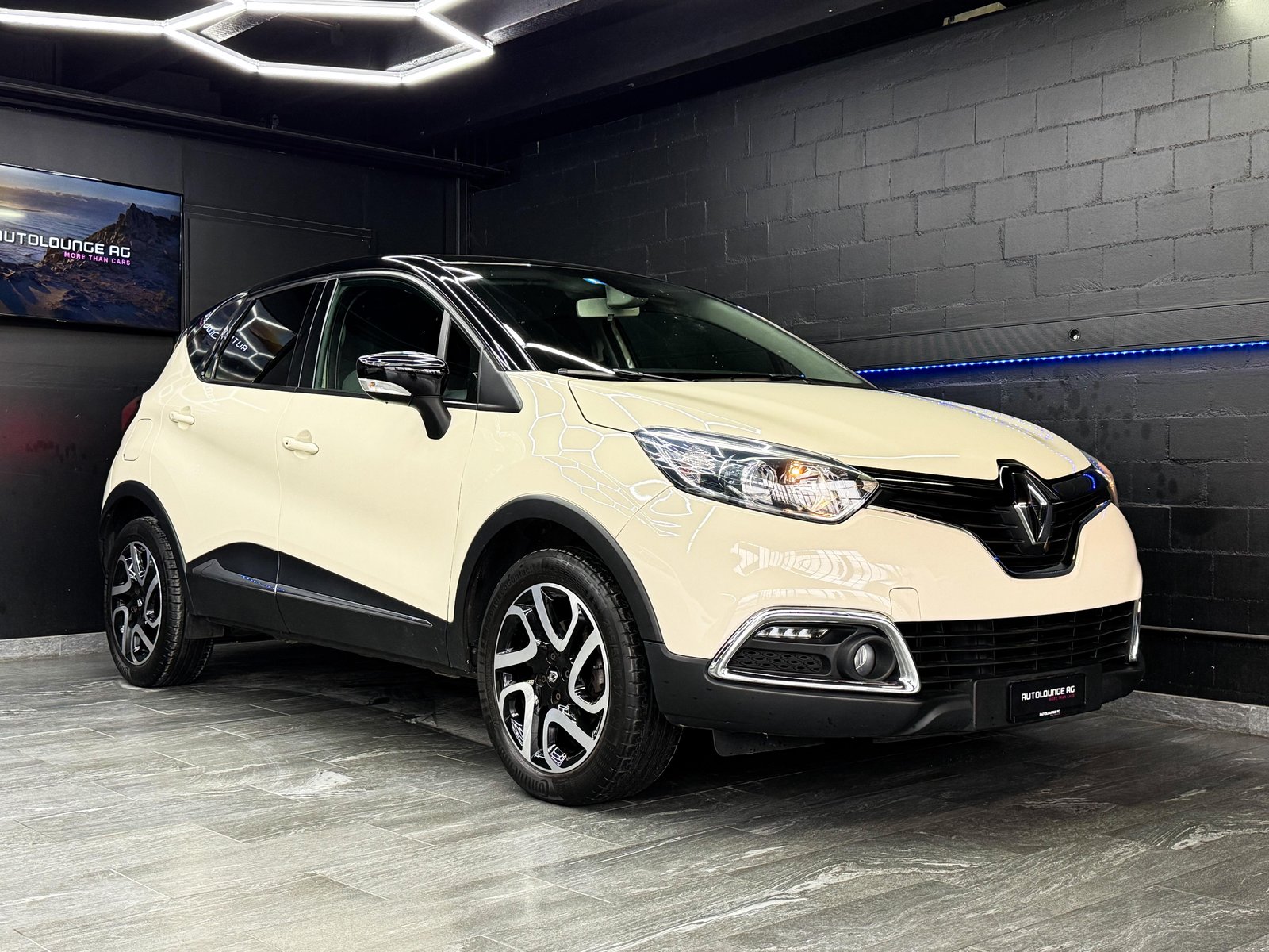 RENAULT Captur 1.5 dCi Privilège, Diesel, Second hand / Used, Manual - 2