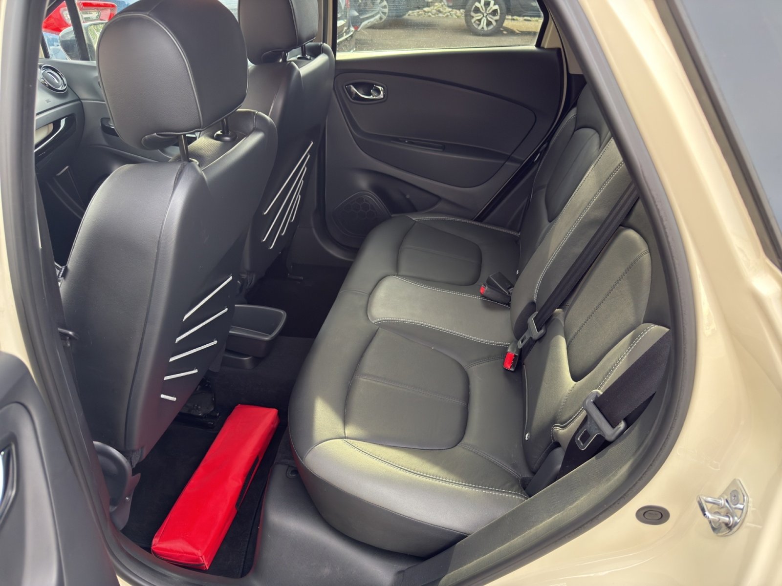RENAULT Captur 1.2 TCe Privilege EDC S/S, Petrol, Second hand / Used, Automatic - 6