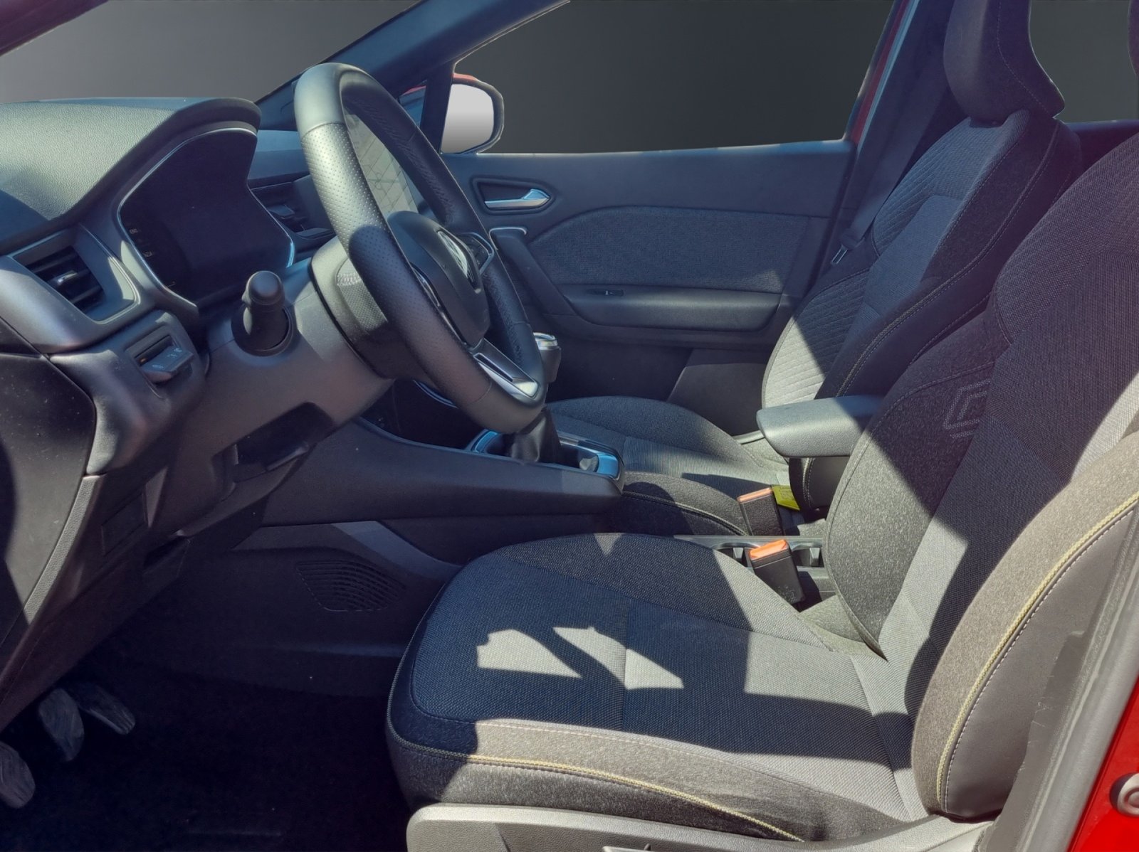 RENAULT Captur 1.3 TCe 140 techno, Mild-Hybrid Petrol/Electric, Second hand / Used, Manual - 7