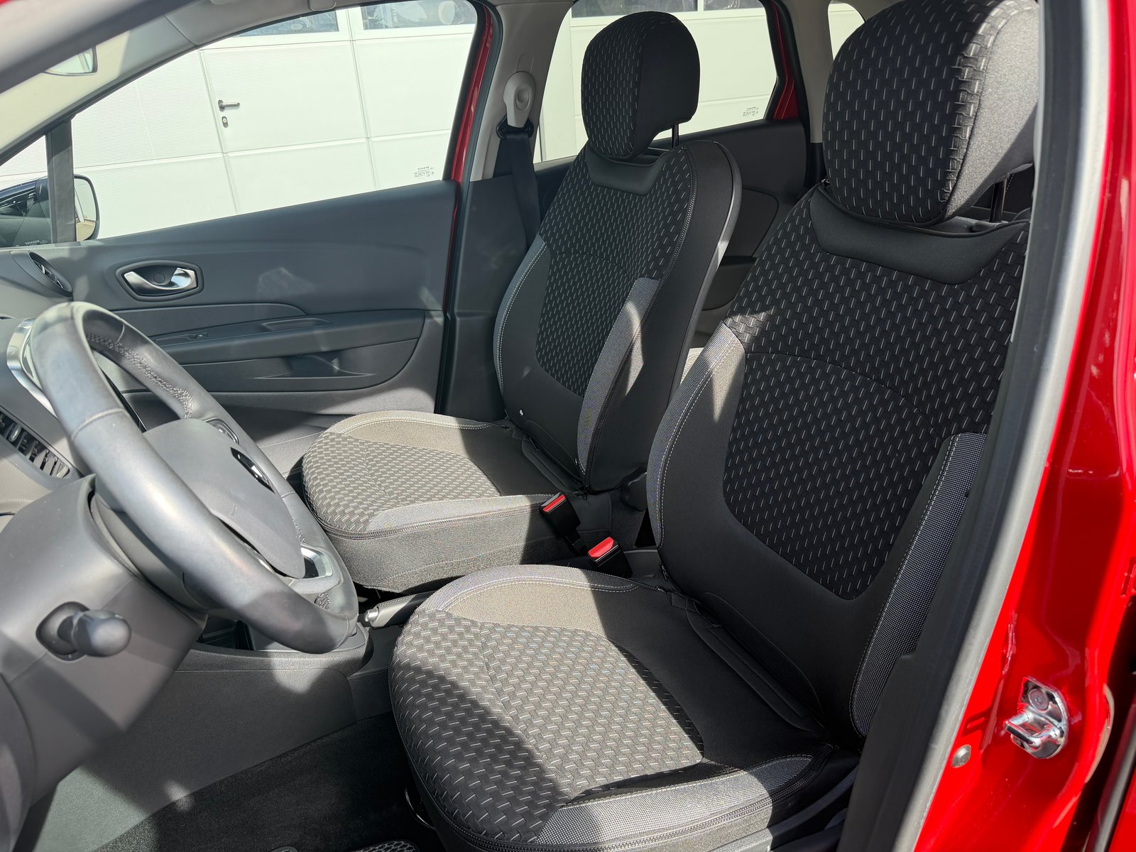 RENAULT Captur 1.2 TCe Intens EDC S/S, Benzin, Occasion / Gebraucht, Automatik - 6