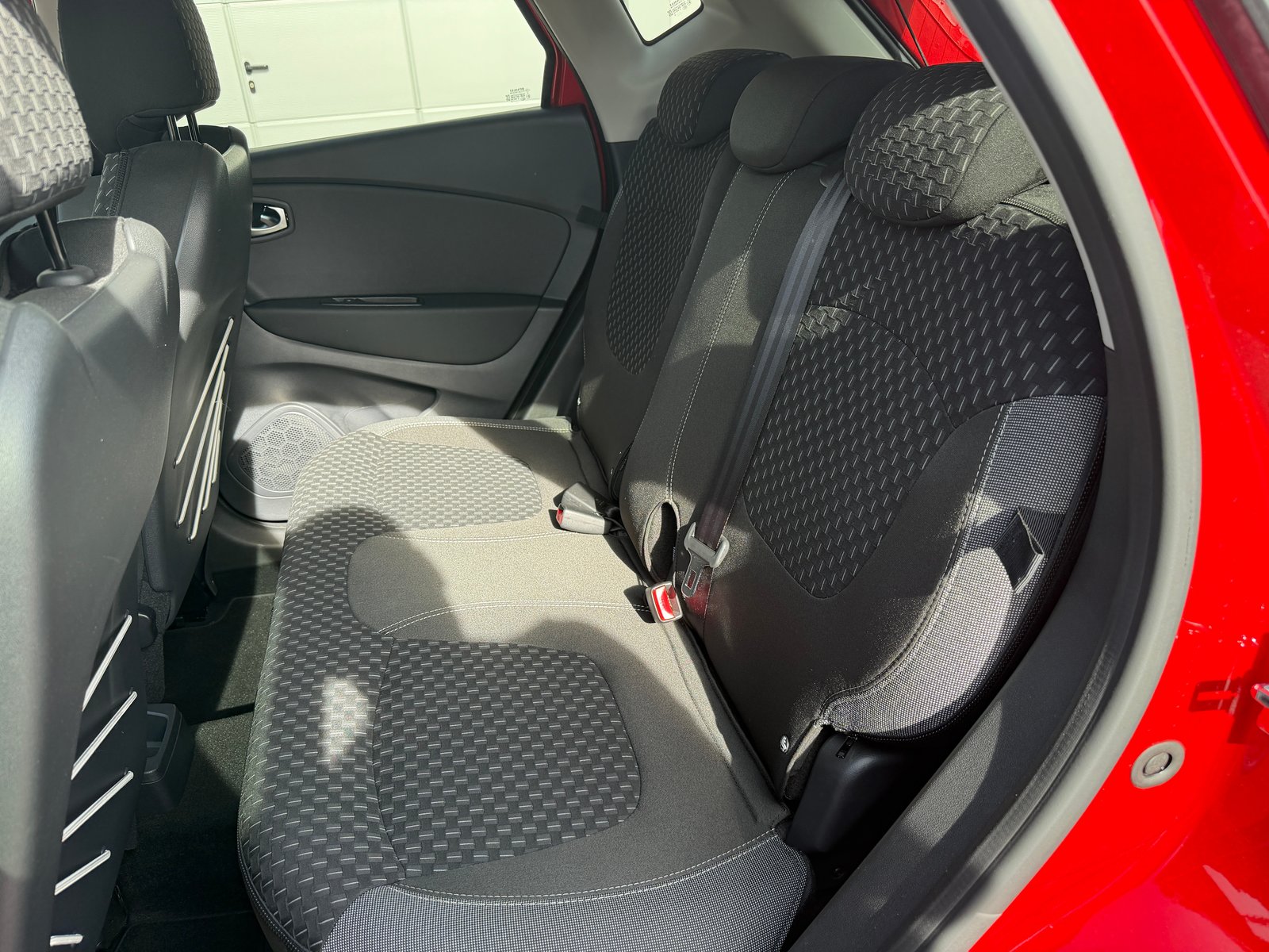 RENAULT Captur 1.2 TCe Intens EDC S/S, Benzin, Occasion / Gebraucht, Automatik - 7