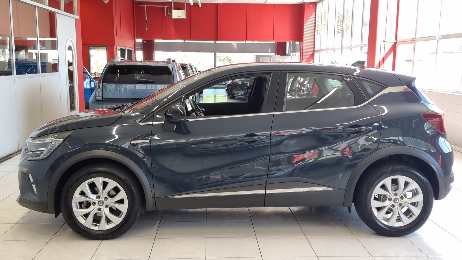 RENAULT Captur 1.3 TCe Intens EDC, Petrol, Second hand / Used, Automatic - 3
