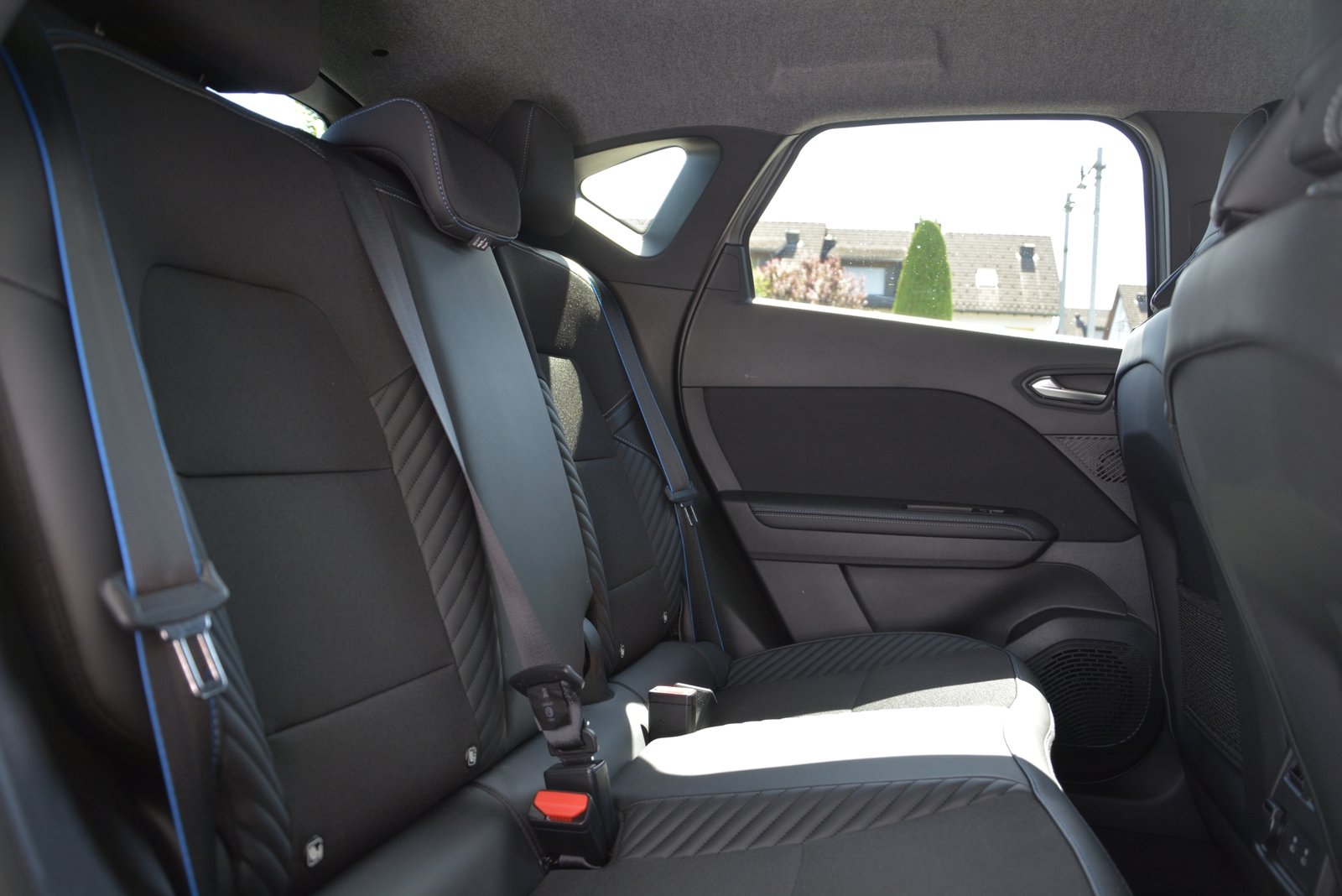 RENAULT Captur 1.3 TCe 160 esprit Alpine EDC, Mild-Hybrid Benzin/Elektro, Occasion / Gebraucht, Automatik - 7