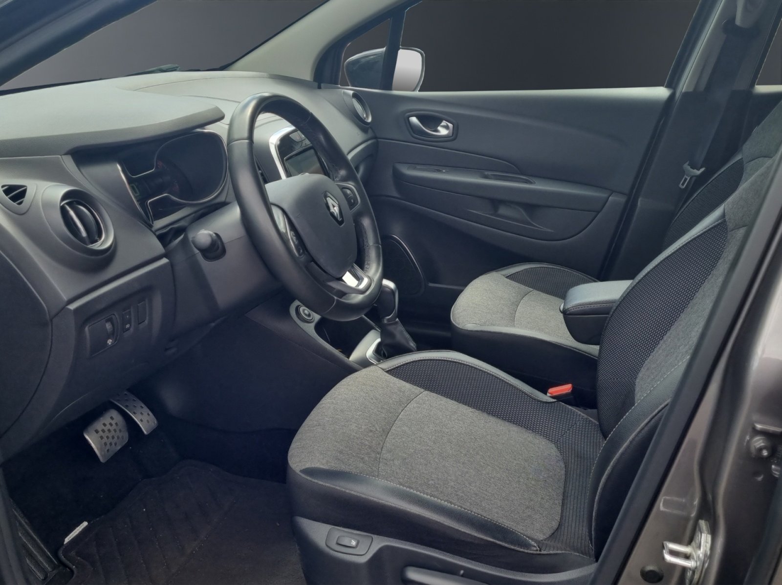 RENAULT Captur 1.2 TCe 90th Anniv. EDC S/S, Essence, Occasion / Utilisé, Automatique - 7