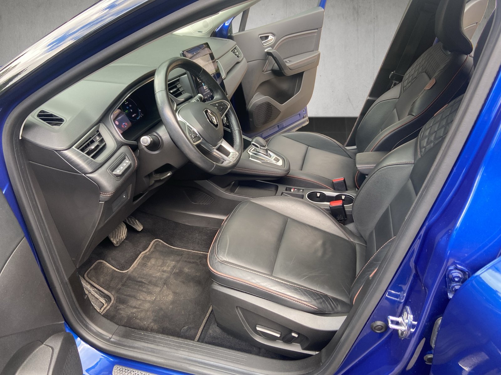 RENAULT Captur 1.6 E-Tech Initiale Paris DHT, Voll-Hybrid Benzin/Elektro, Occasion / Gebraucht, Automatik - 7